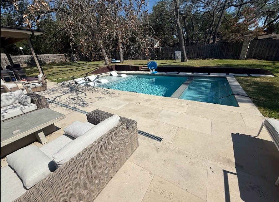 Custom pool built by Renaissance Pools in Austin, TX