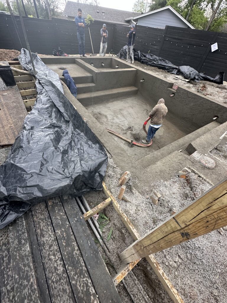 Gunite pool and spa built by Renaissance Pools in Austin, TX